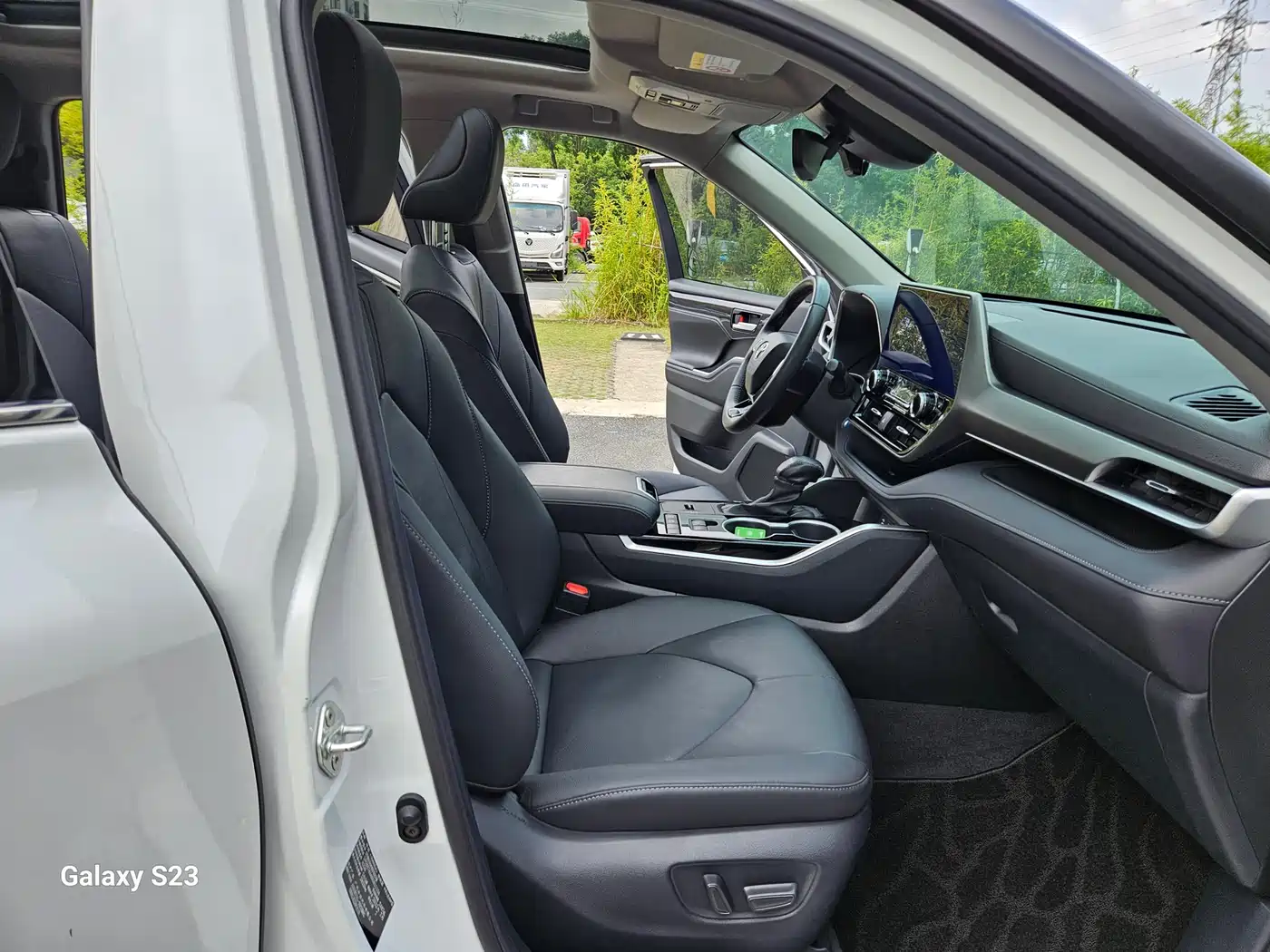 Toyota Highlander 2022 Dual Engine 2.5L 2WD Premium 7-Seater фото 13