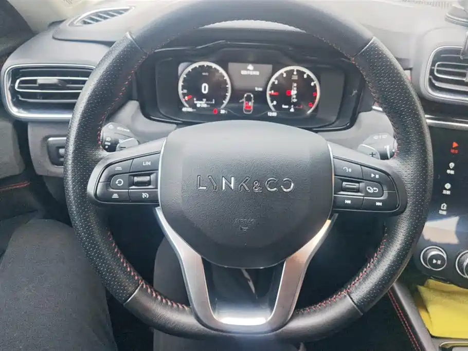 Lynk & Co 02 2019 1.5T DCT 2WD Power Edition China VI фото 15