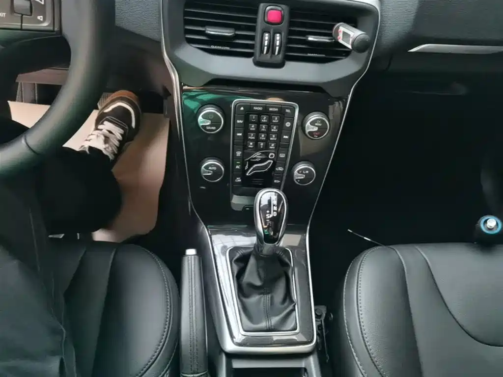 Volvo V40 2019 2019 T3 Momentum