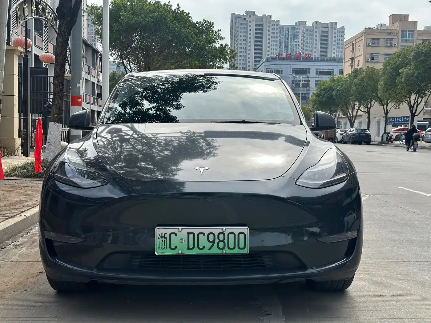 TESLA MODEL Y