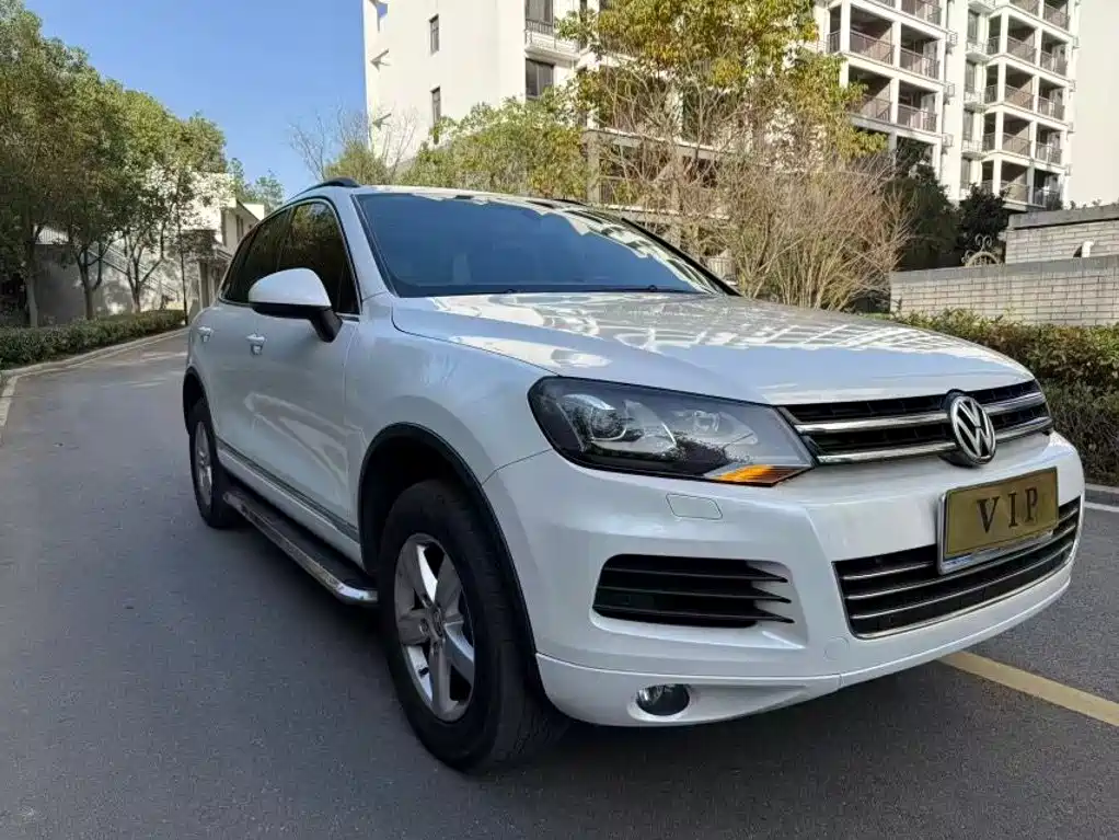Фото 2 - Volkswagen Touareg