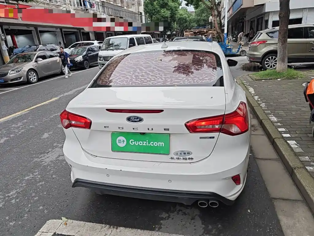 Фото 6 - Ford Focus