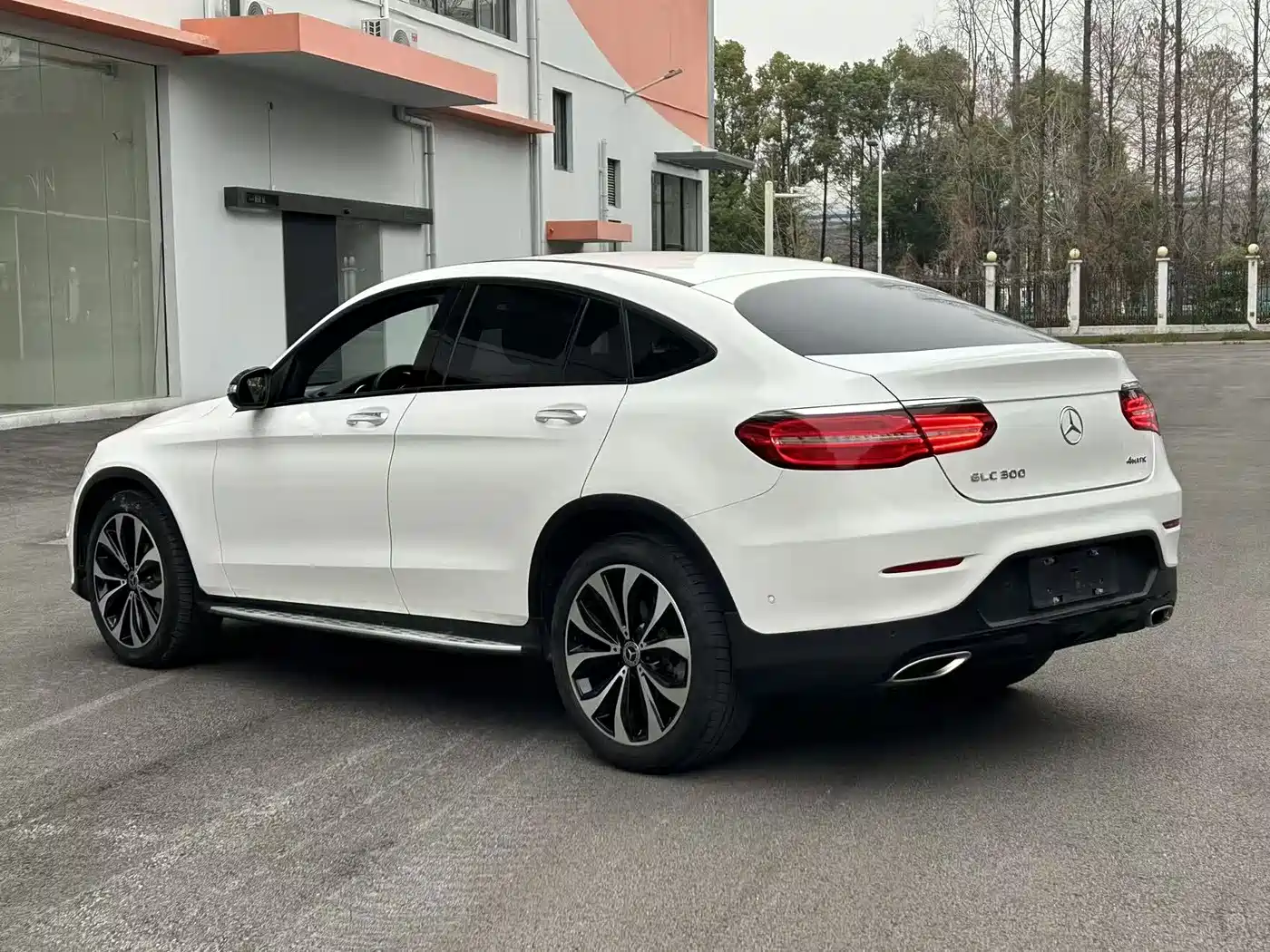 Mercedes-Benz GLC Coupe 2017 GLC 300 4MATIC Coupe SUV фото 13
