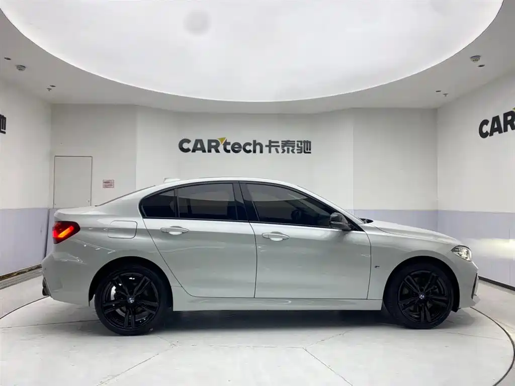 BMW 1 Series 2023 125i M Sport Shadow Edition фото 4