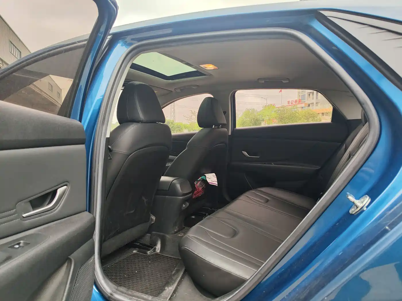 Hyundai Elantra 2021 1.5L CVT LUX Premium Edition фото 11