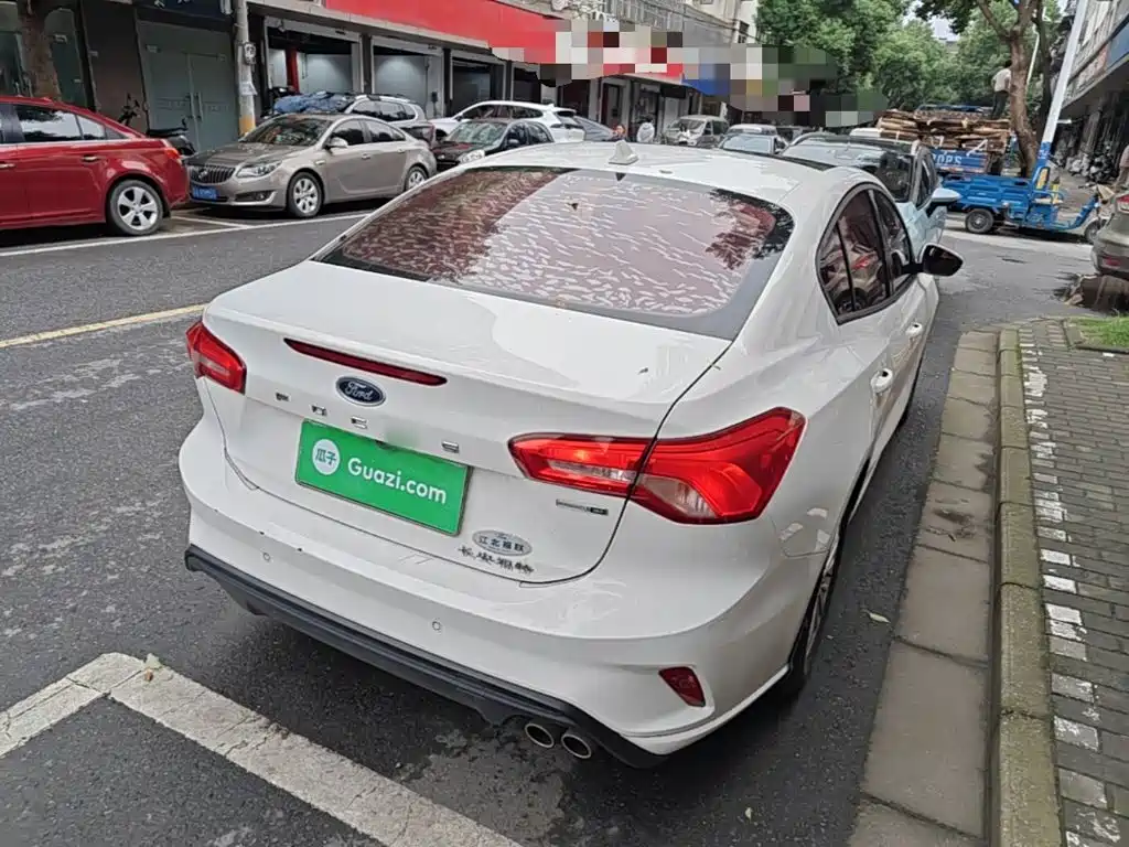 Фото 7 - Ford Focus