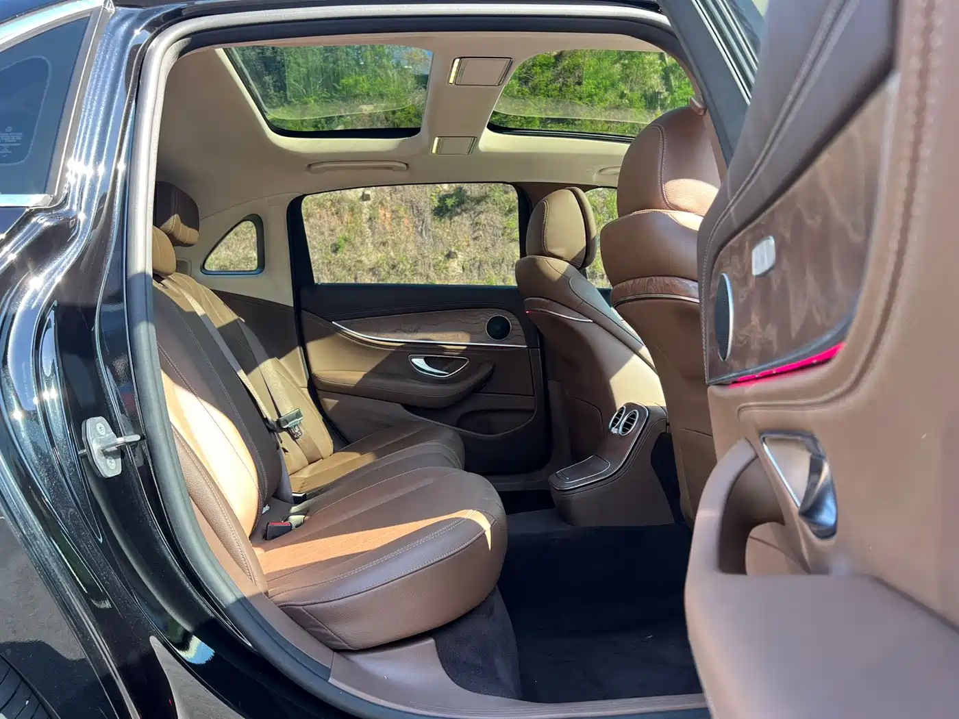 Mercedes-Benz E-Class New Energy 2022 E 350 e L Plug-in Hybrid Sedan фото 21