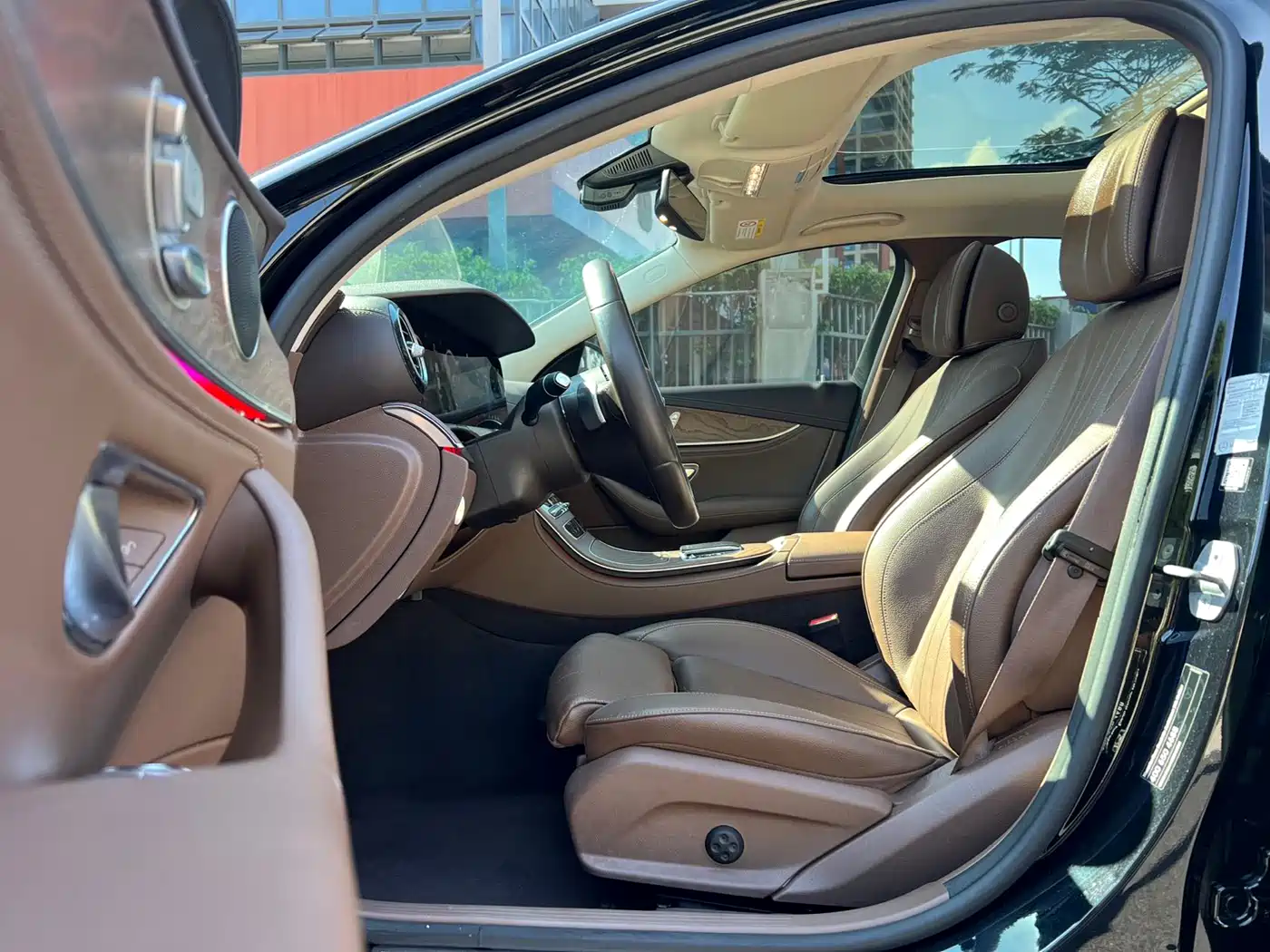 Mercedes-Benz E-Class New Energy 2022 E 350 e L Plug-in Hybrid Sedan фото 10