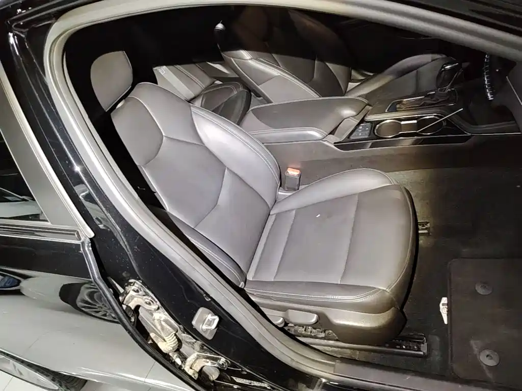 Cadillac CT4 2023 2022 28T Fashion Style