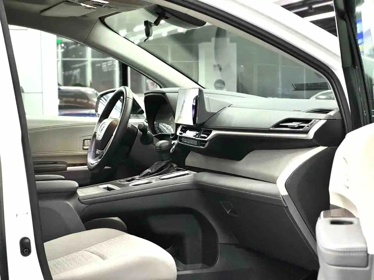 صورة 9 - Toyota Sienna