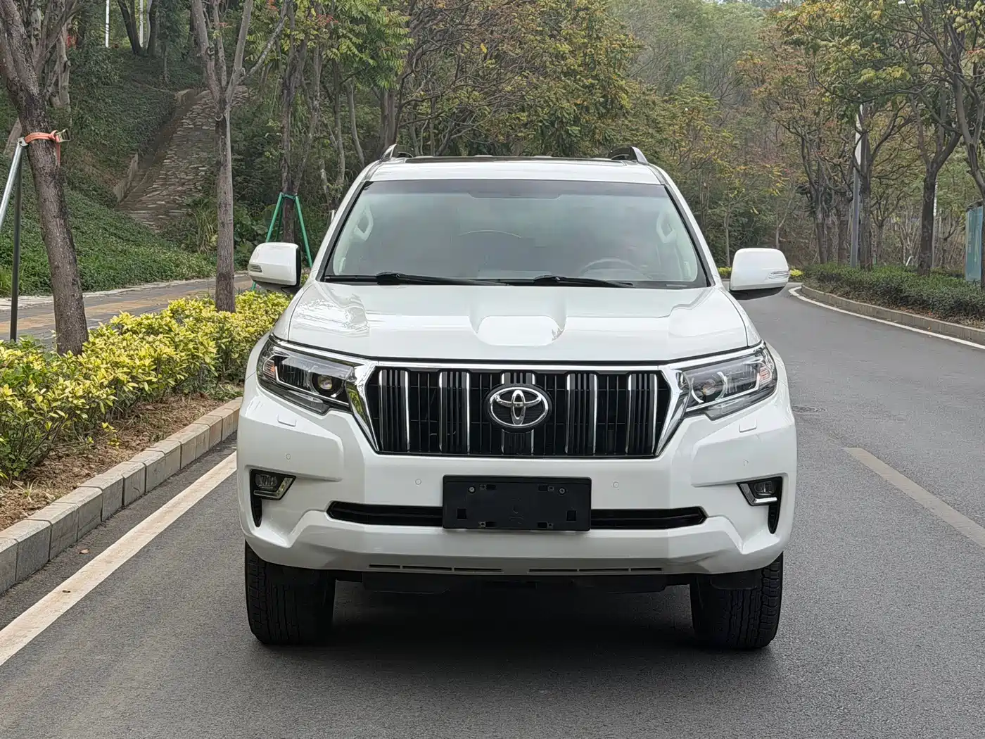 Toyota Prado 2018 3.5L Automatic TX-L NAVI Rear-mounted Spare Tire