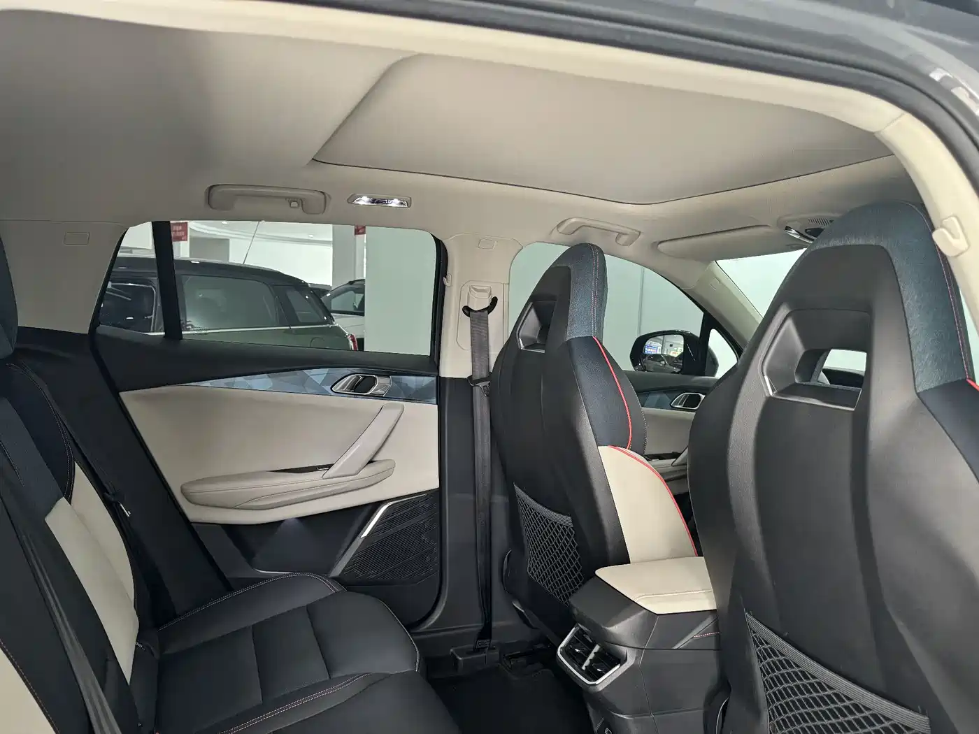 Lynk & Co 06 2020 1.5T Halo фото 8