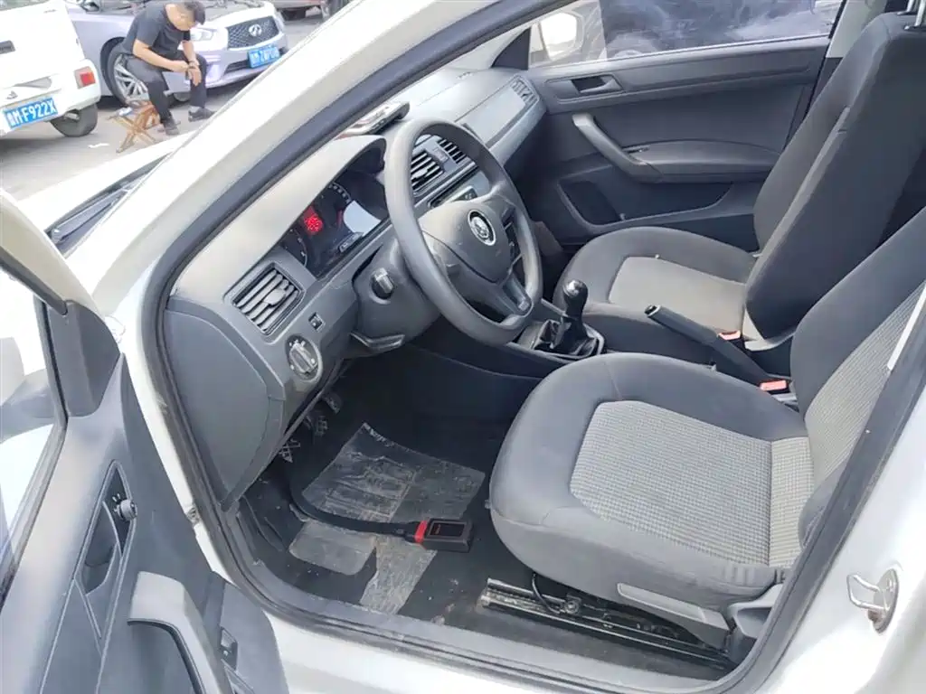Volkswagen Santana 2016 1.6L Manual Trend Edition фото 15