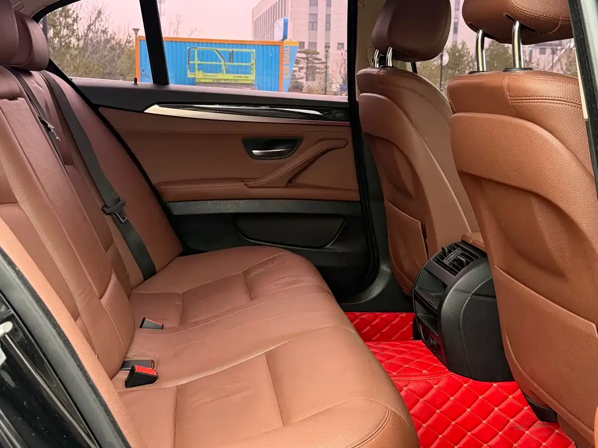 BMW 5 Series (Import) 2014 520i Classic фото 5