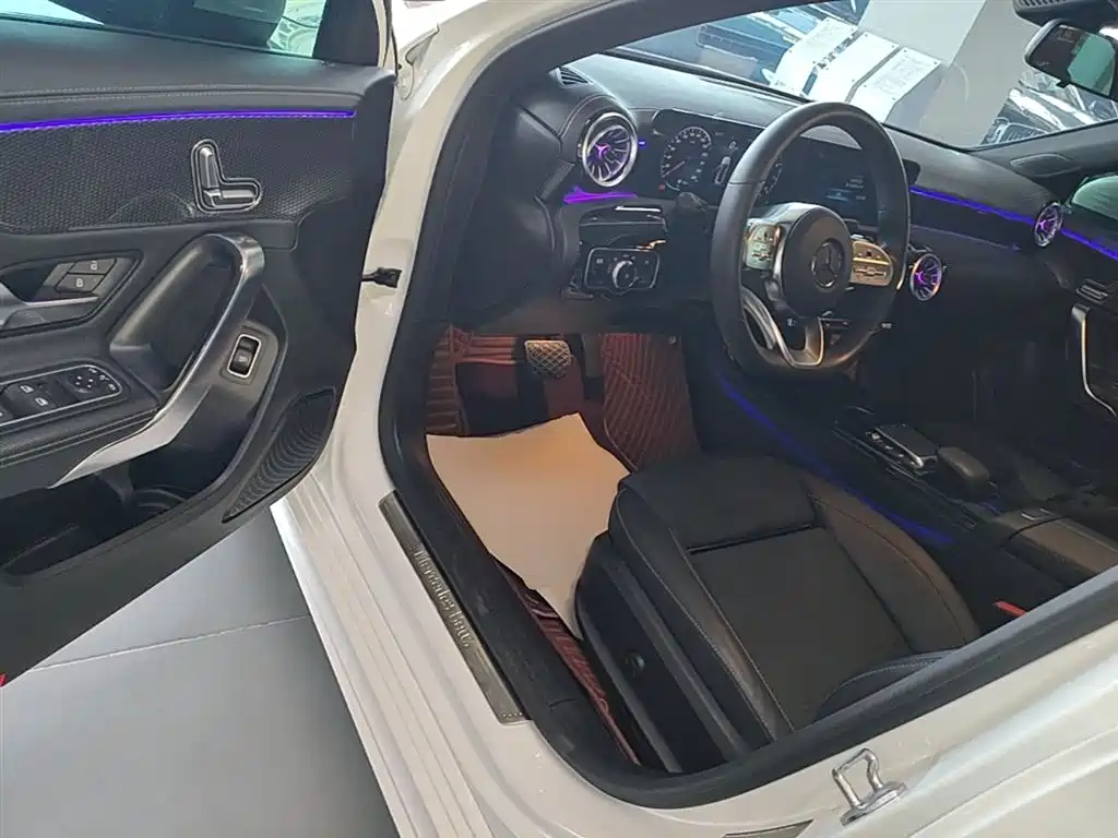 Mercedes-Benz A-Class 2021 A 200 L Sport Sedan Fashion Edition фото 16