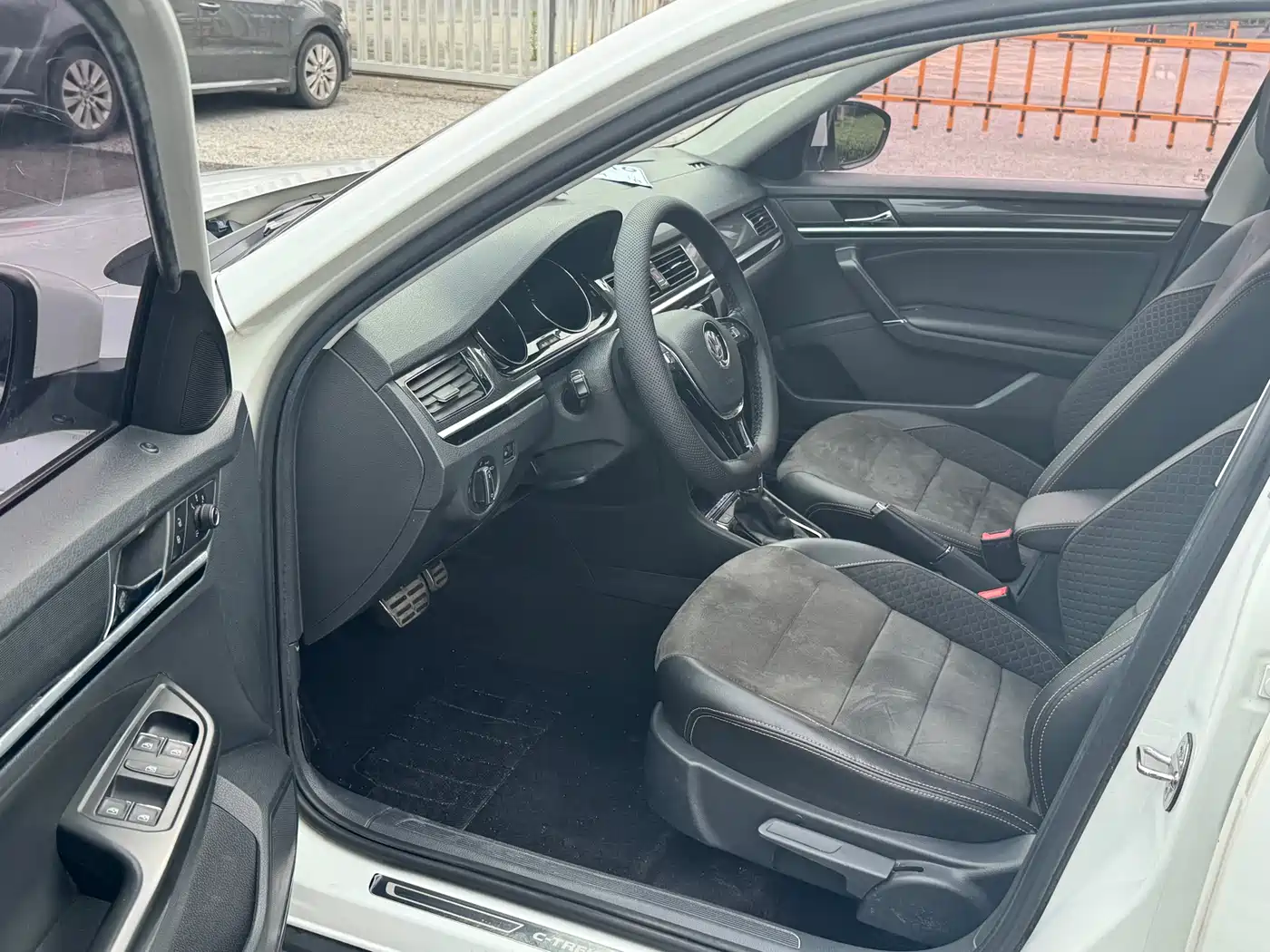 Volkswagen C-TREK 2018 1.5L Automatic Luxury фото 6