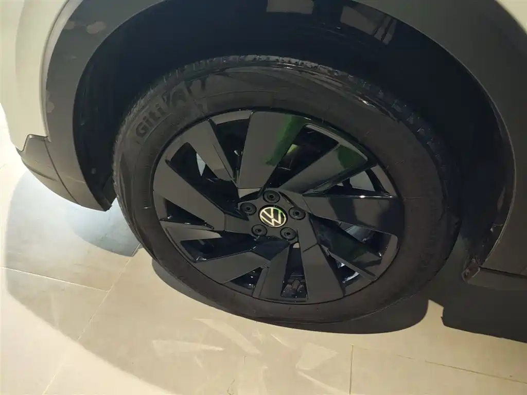 Volkswagen Tharu 2025 New Edge 300TSI Enjoyment Edition фото 23