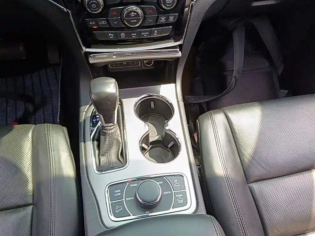 JEEP GRAND CHEROKEE (IMPORTED)