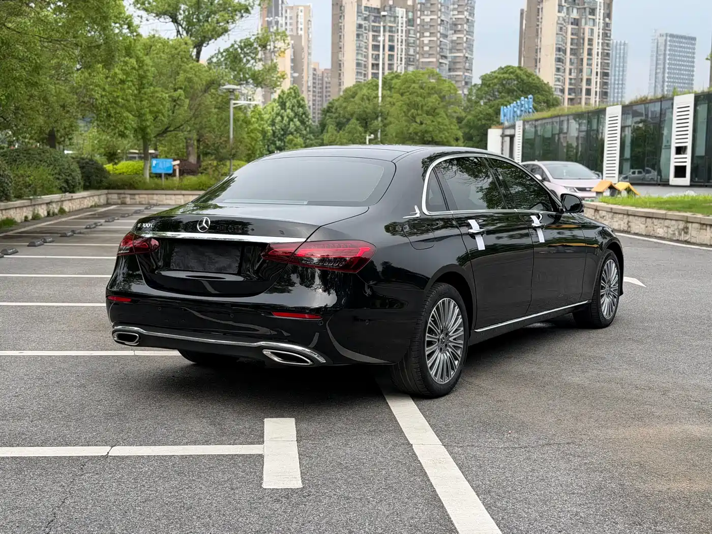 Mercedes-Benz E-Class 2022 Facelift E 300 L Luxury Style фото 19