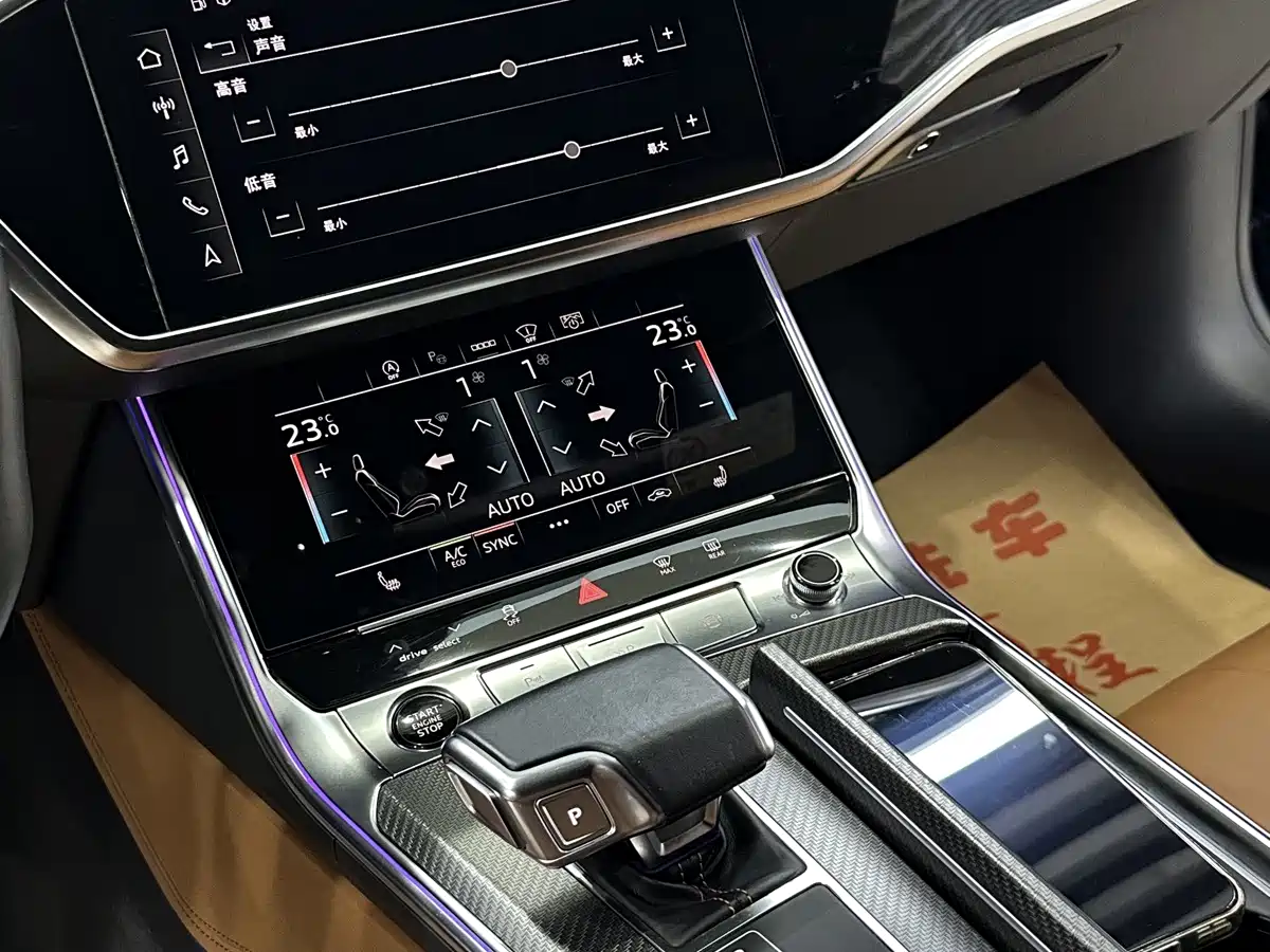 Фото 8 - Audi A7L