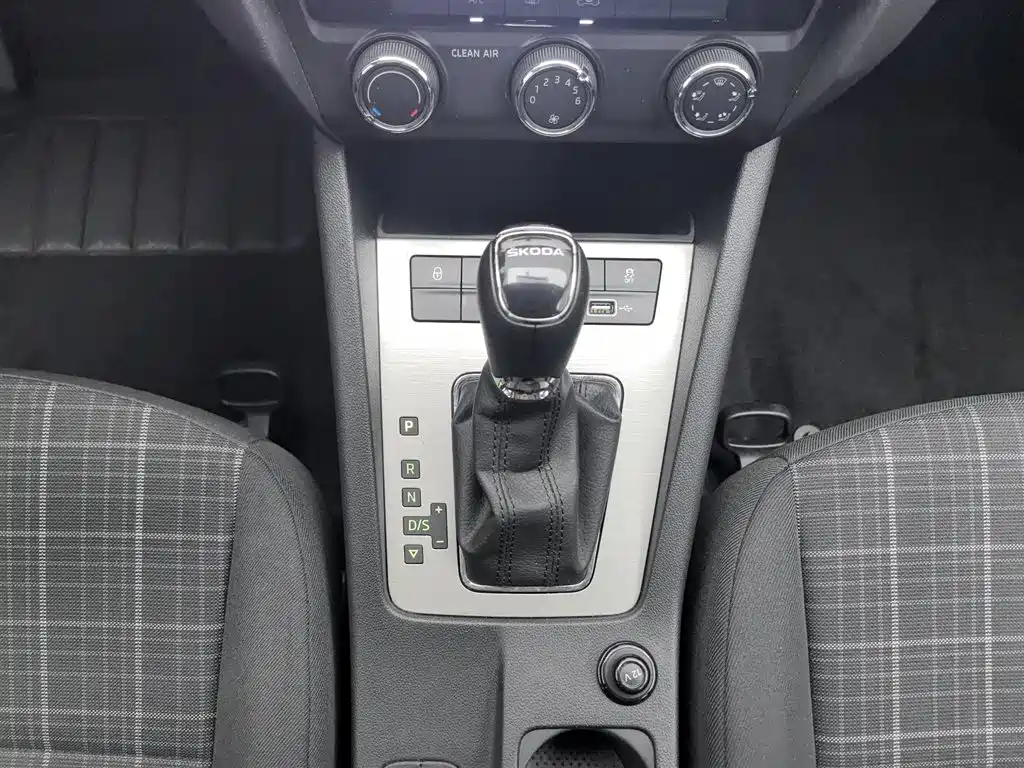 Škoda Octavia 2019 1.5L Automatic Smart Comfort China VI фото 13