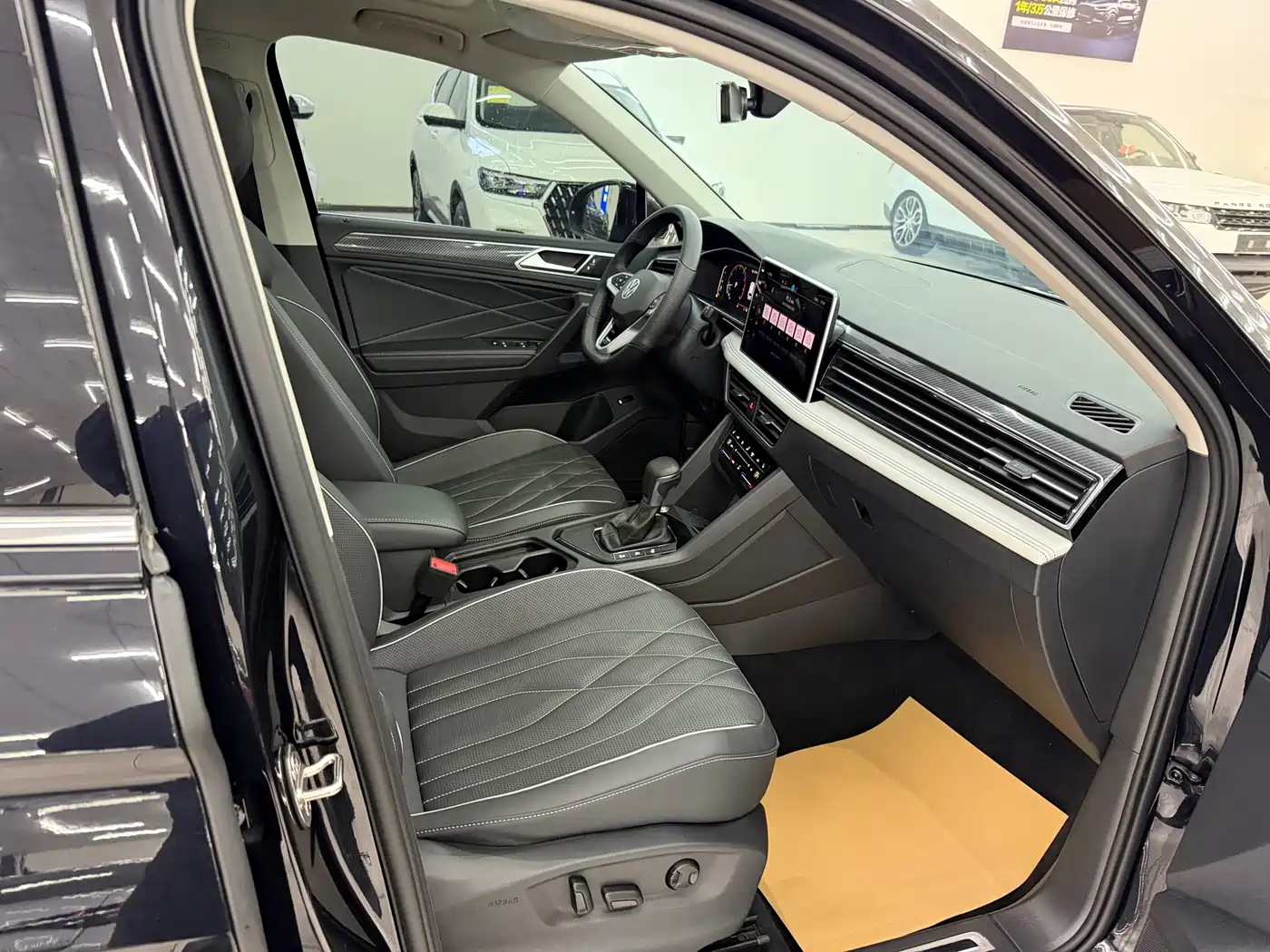 Volkswagen Tiguan L 2024 330TSI Automatic 2WD R-Line Premium Enjoyment Edition фото 7