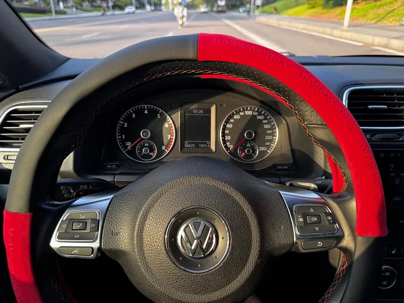 Volkswagen Scirocco 2013 2.0TSI Million Mile Edition фото 9