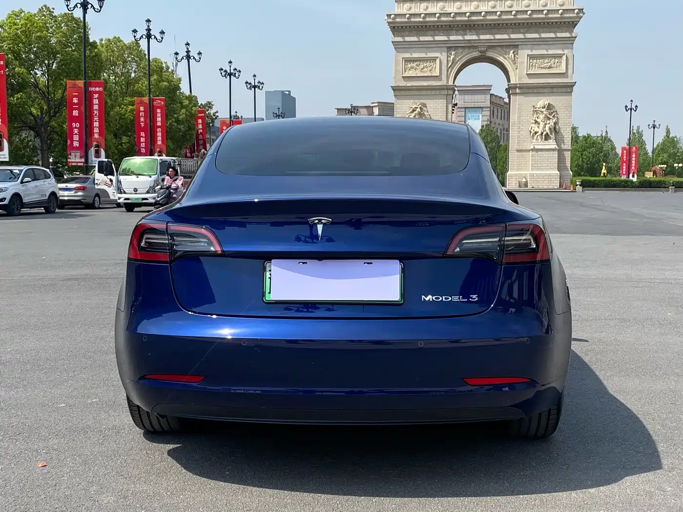 TESLA MODEL 3