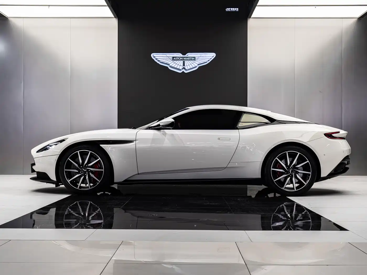 Aston Martin DB11 2018 2019 Model 4.0T V8 Coupe