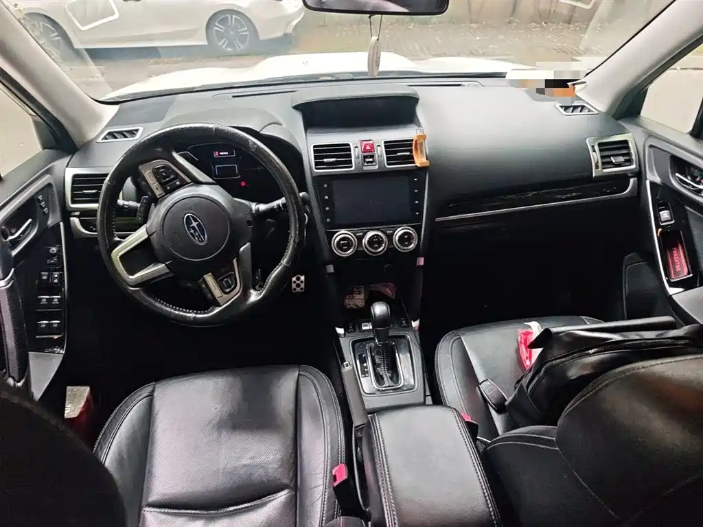 Subaru Forester 2016 2.5i Prestige Navigation Edition фото 10