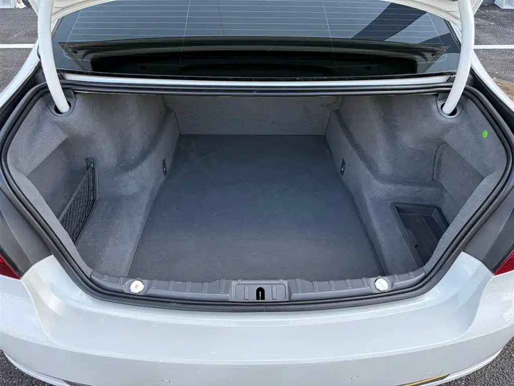 BMW 7 Series 2013 Model 730Li Leading фото 31
