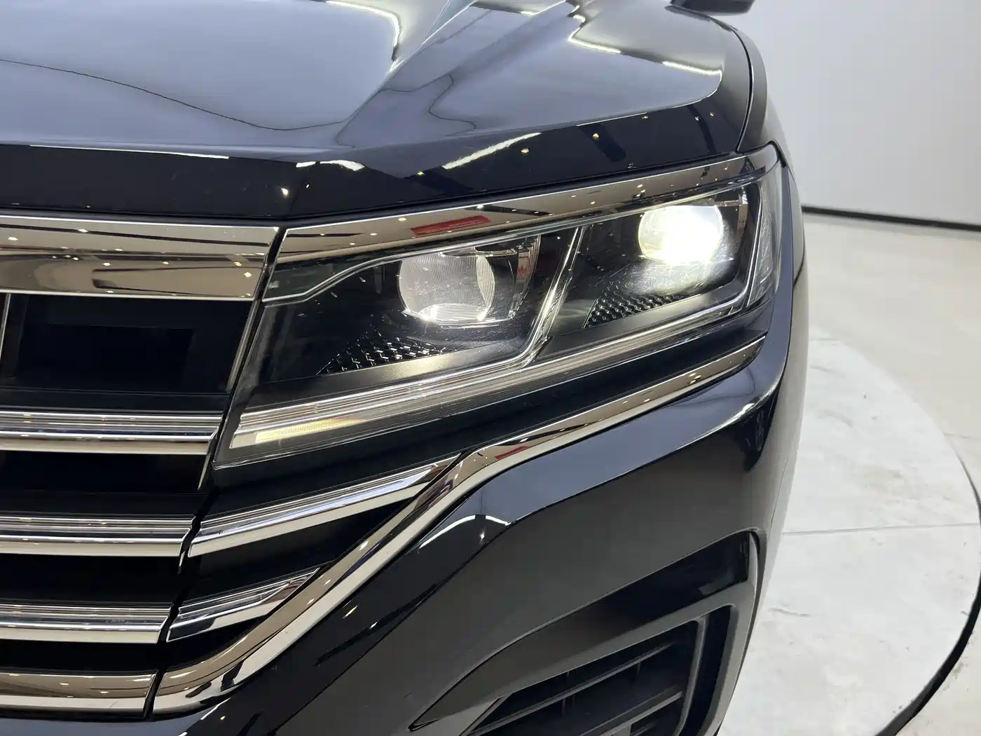 Volkswagen Touareg 2019 3.0TSI Sharp Edge Edition China VI фото 7
