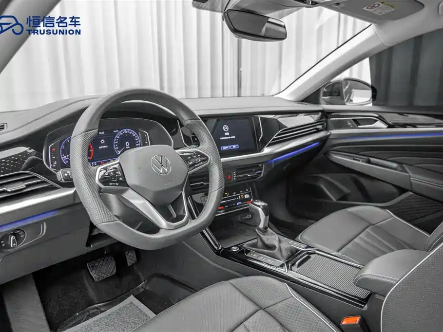 Volkswagen Passat 2024 380TSI Luxury фото 12