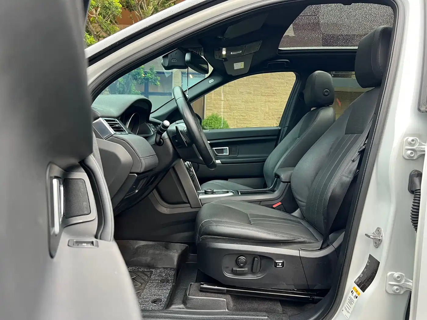 Land Rover Discovery Sport 2017 2.0T Cool Black Limited Edition фото 10