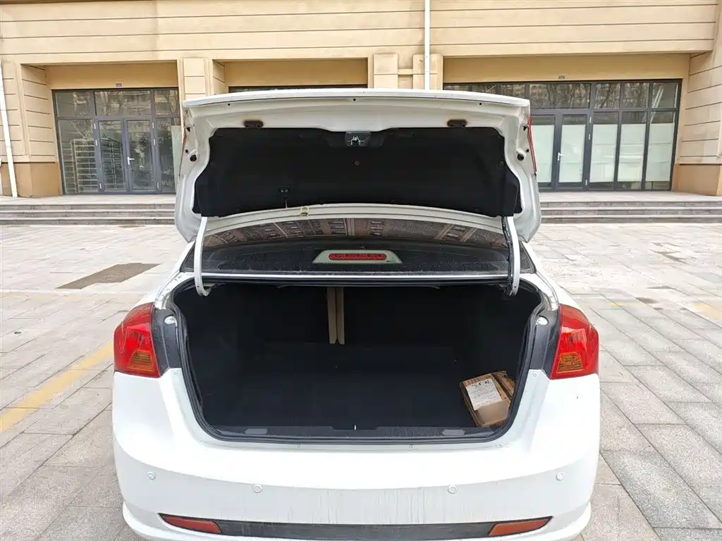 Buick Excelle 2015 1.5L Automatic Classic фото 15