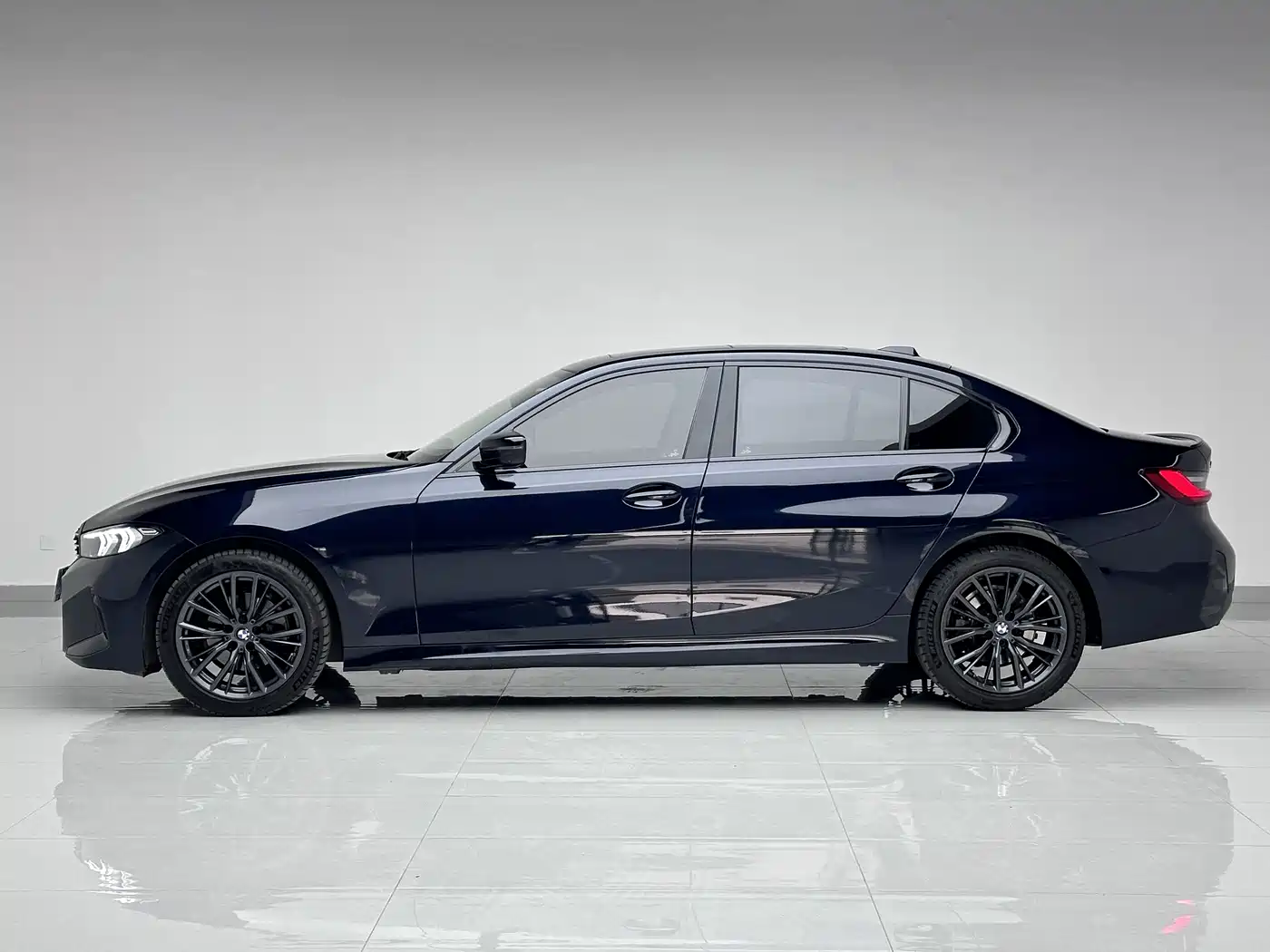 BMW 3 Series 2023 325Li M Sport Black Night Package фото 7