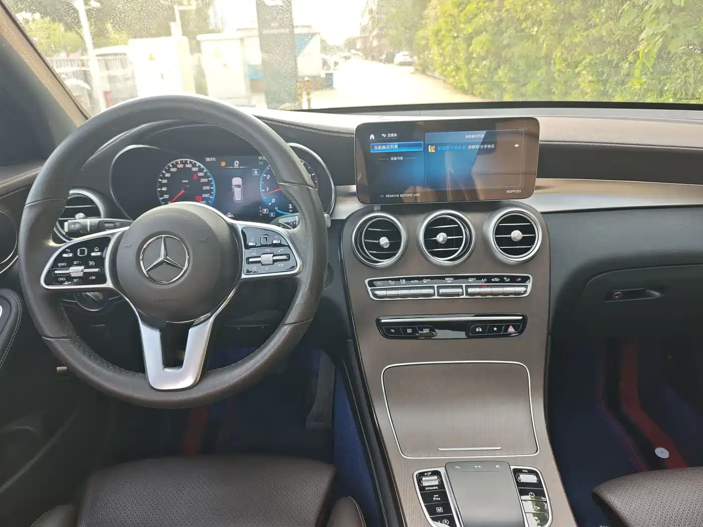 Mercedes-Benz GLC 2022 Facelift GLC 260 L 4MATIC Luxury Model фото 15