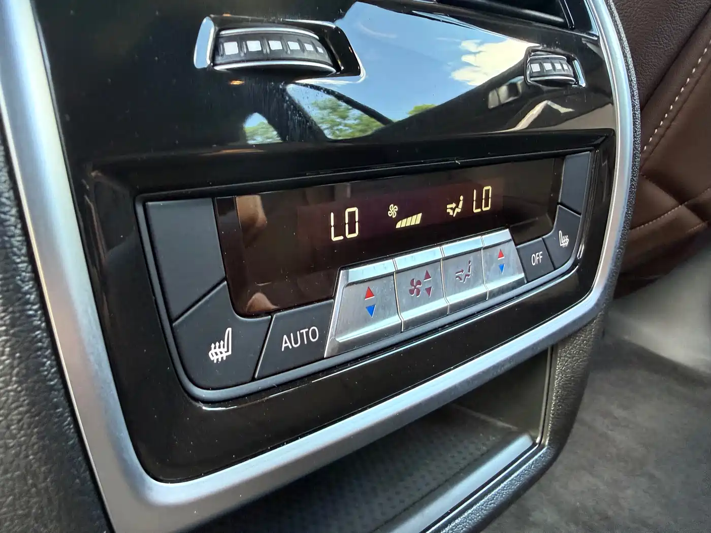 BMW X5 2025 Model xDrive 30Li Exclusive M Sport Blackout Package фото 12