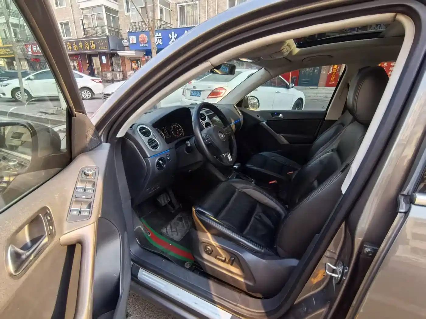 Volkswagen Tiguan 2010 1.8TSI Automatic 4WD Elite фото 7