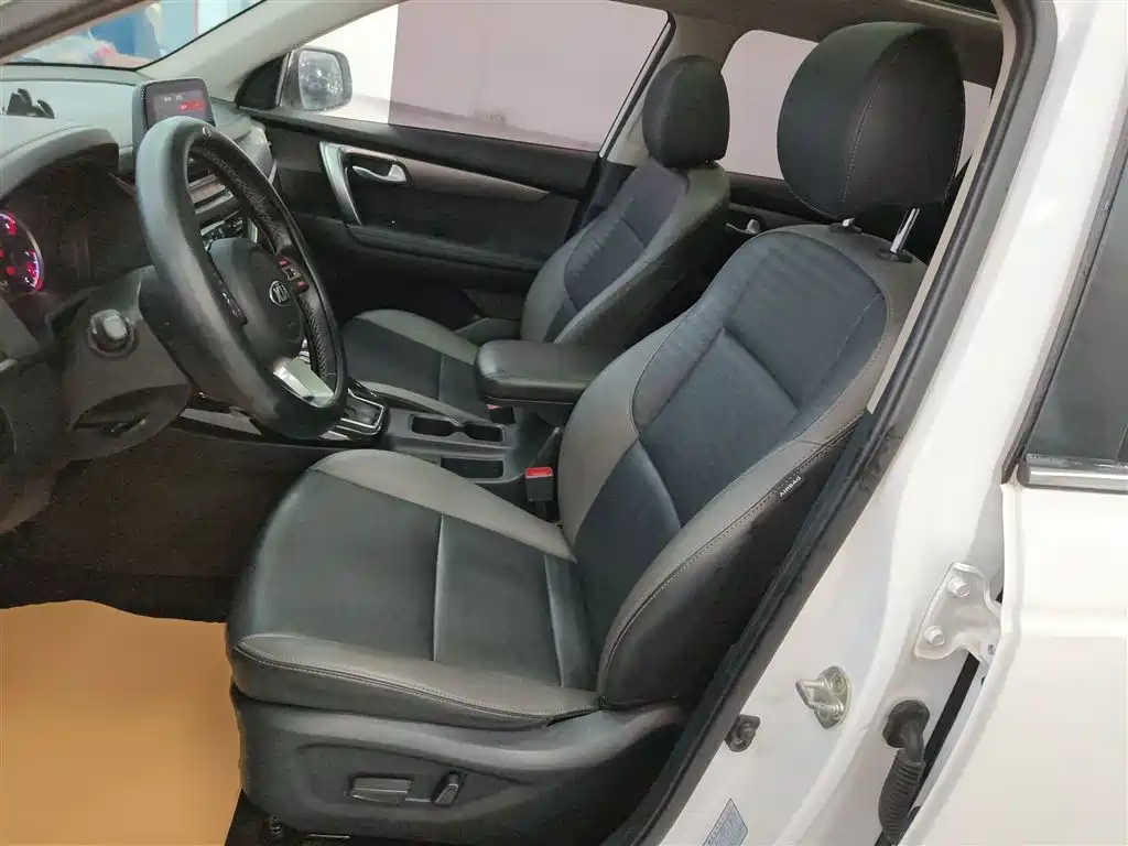 Kia Sportage 2019 2.0L Automatic Smart Luxury Edition фото 15