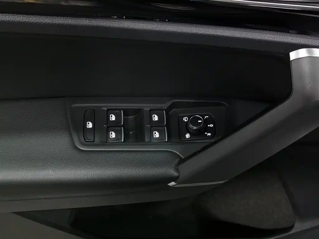 Volkswagen Tayron 2020 280TSI 2WD Luxury Smart Edition фото 9