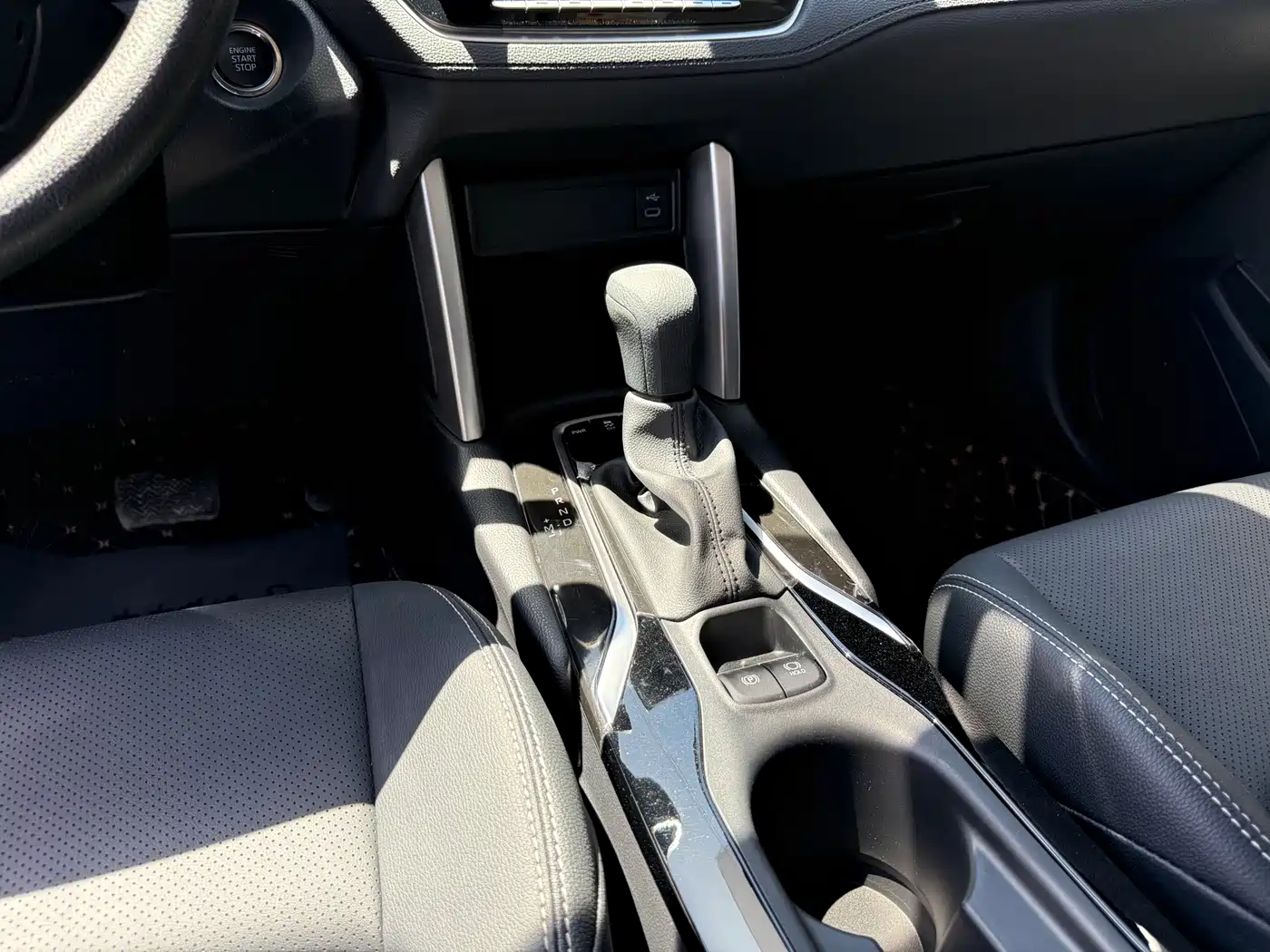 Toyota Frontlander 2024 2.0L CVT Leading Plus Edition фото 12