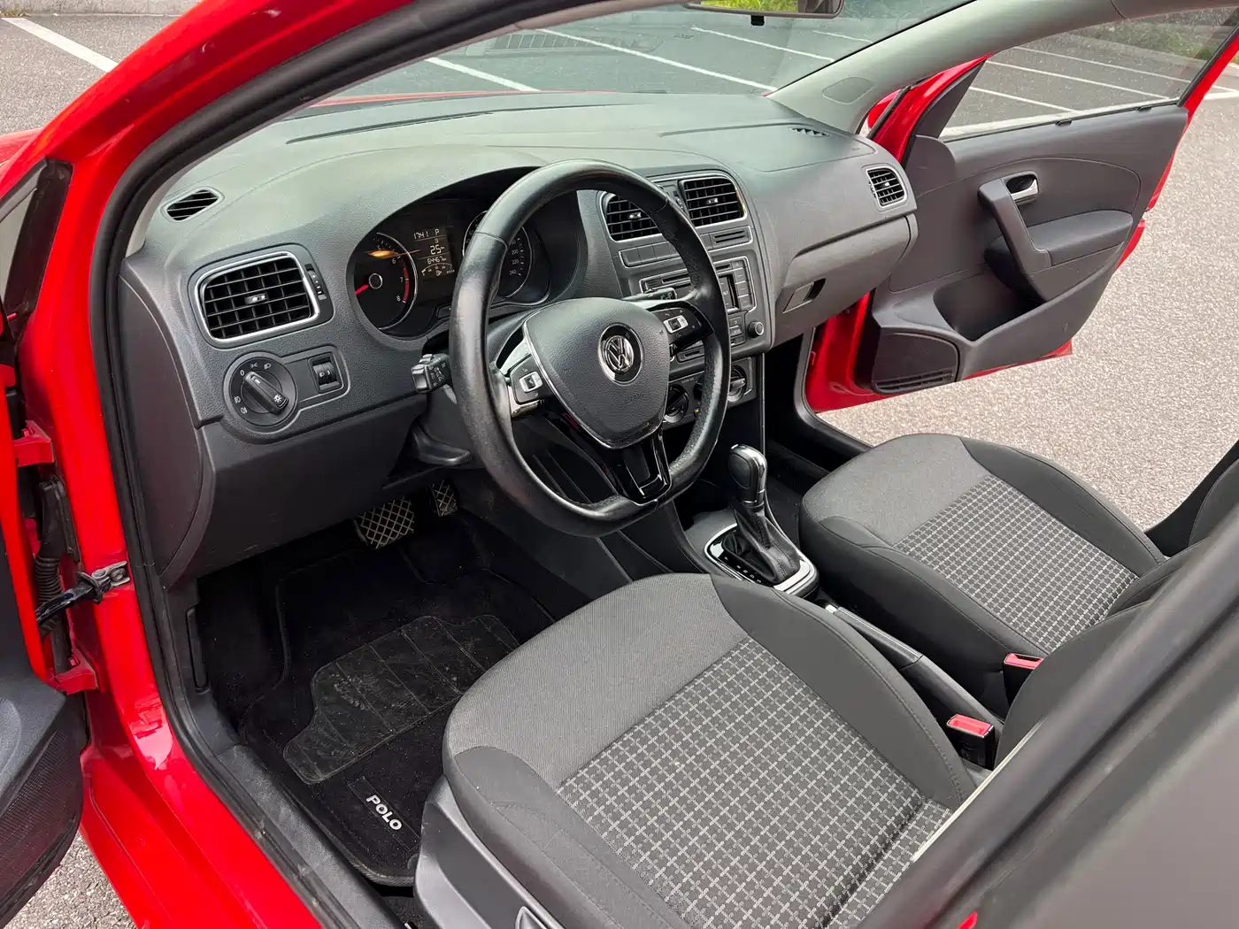 Volkswagen Polo 2016 1.6L Automatic Comfort фото 8