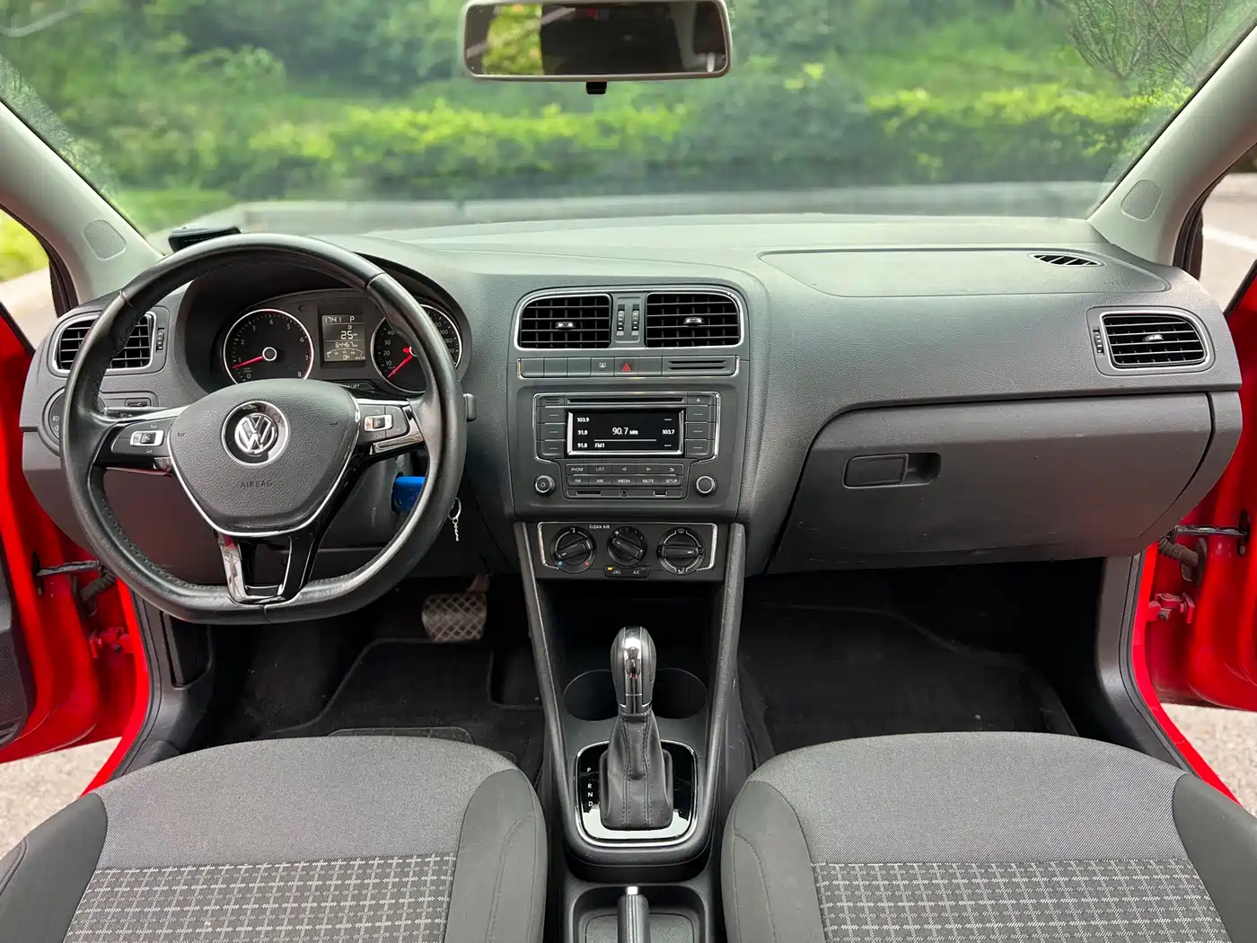 Volkswagen Polo 2016 1.6L Automatic Comfort фото 9