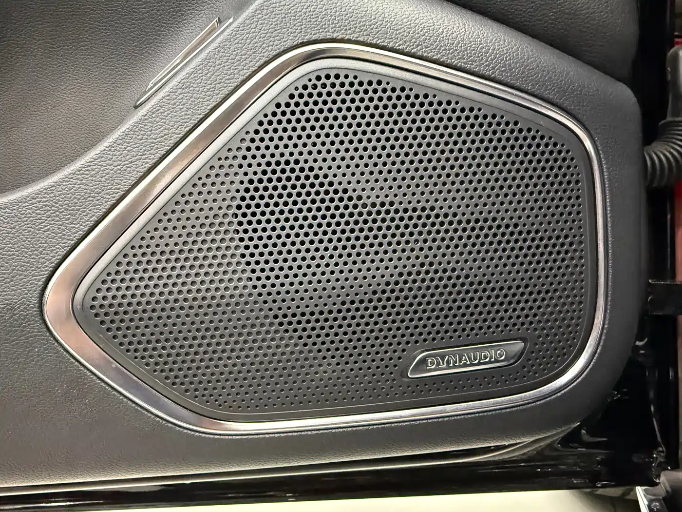 Hongqi H5 2024 2.0T Automatic Smart Connect Flag Smooth Edition фото 13