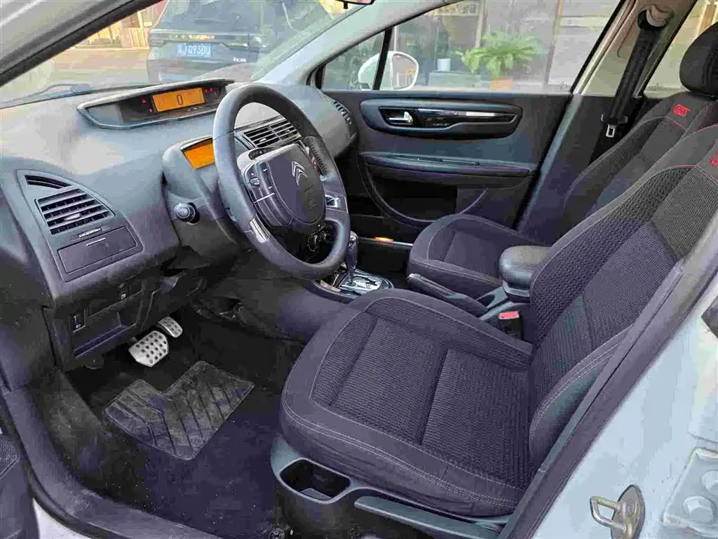 Фото 2 - Citroën C-Quatre