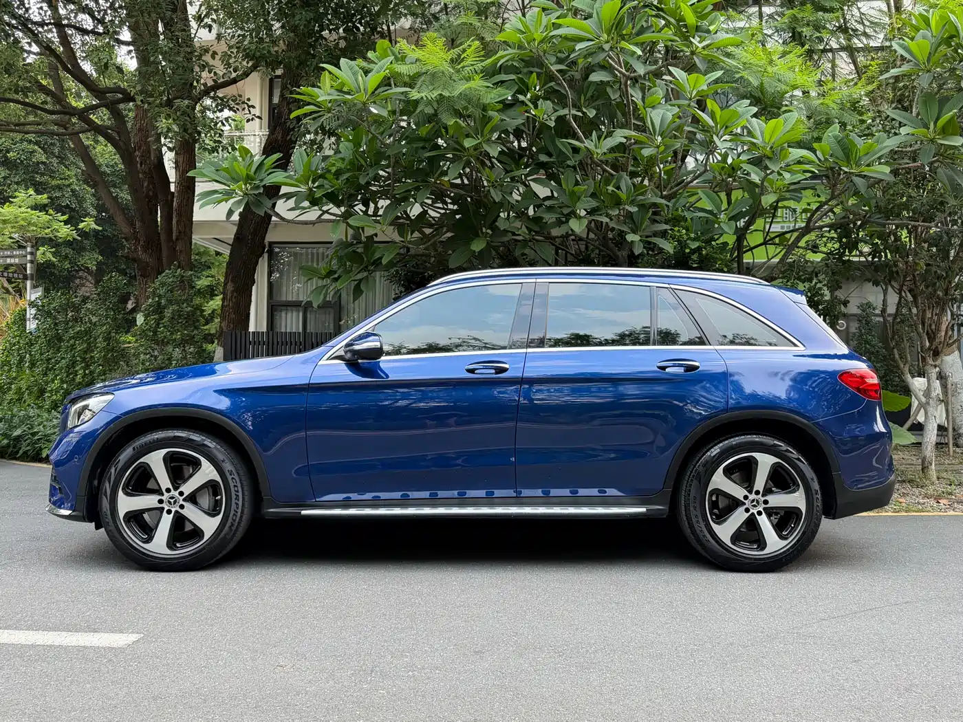 Mercedes-Benz GLC 2019 GLC 260 L 4MATIC Luxury фото 2