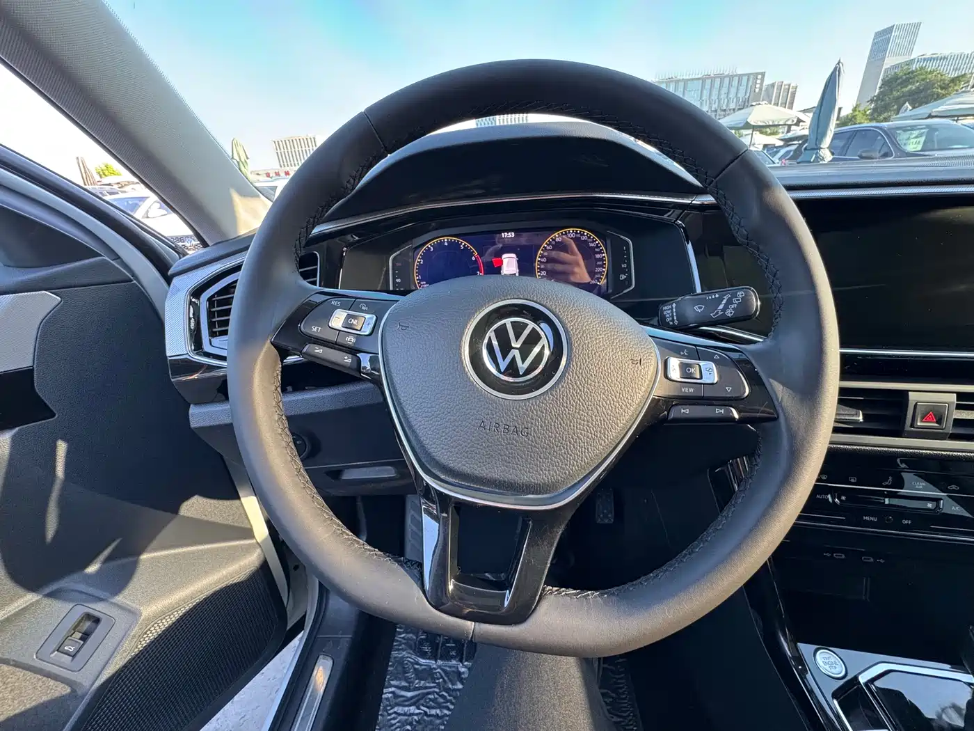 Volkswagen Tayron 2022 330TSI 2WD Luxury Smart Connect Edition фото 9
