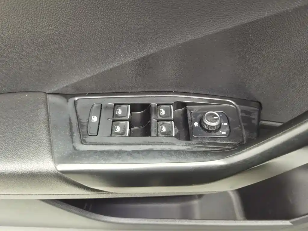 Фото 9 - Volkswagen T-ROC
