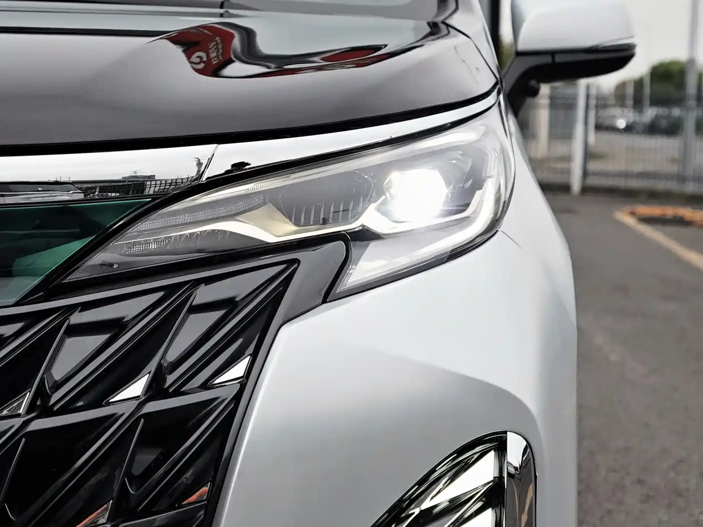 Toyota Granvia фото 5